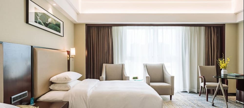 DELUXE, TWIN BEDS