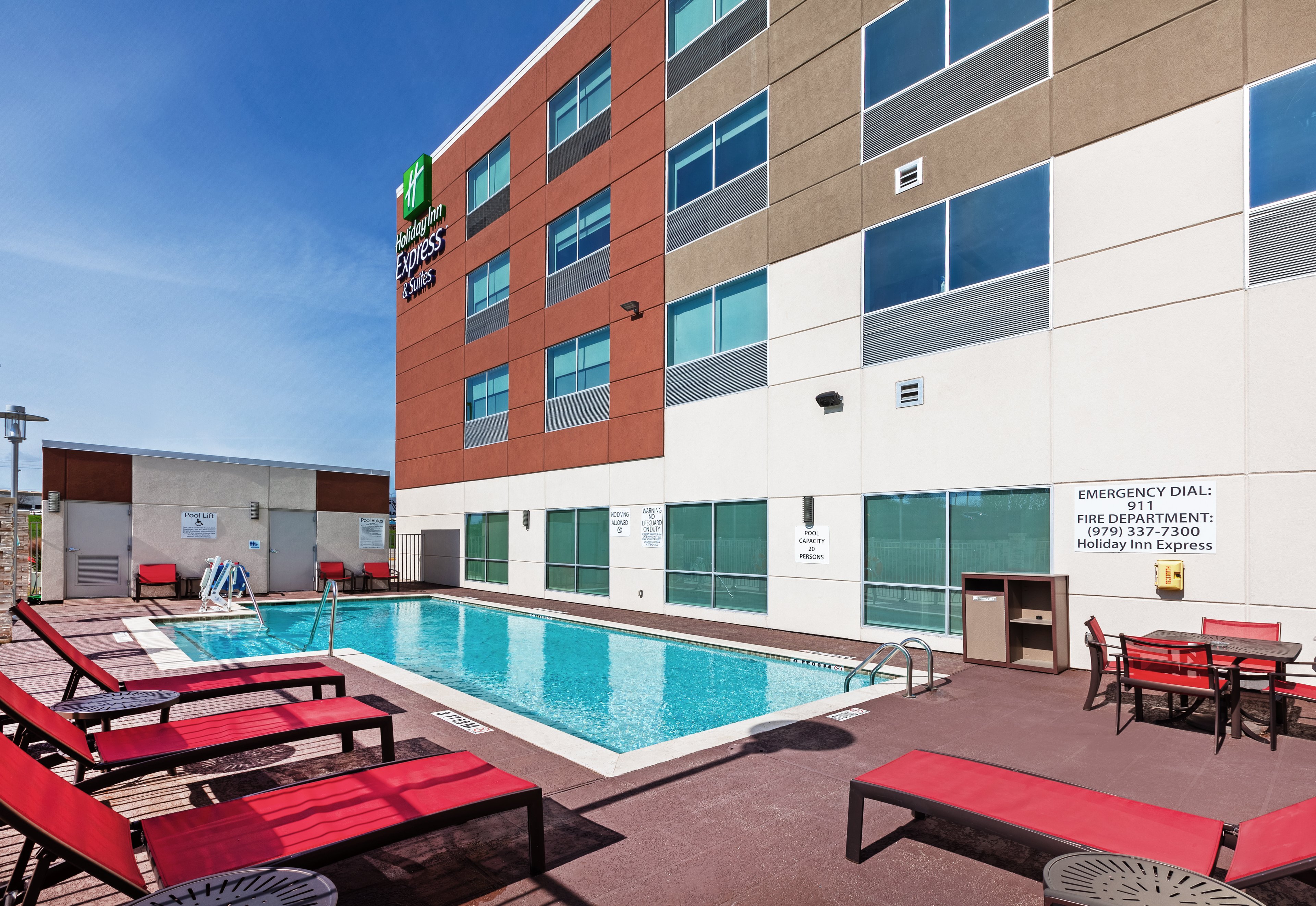 Holiday Inn Express Suites Brenham South 7/46