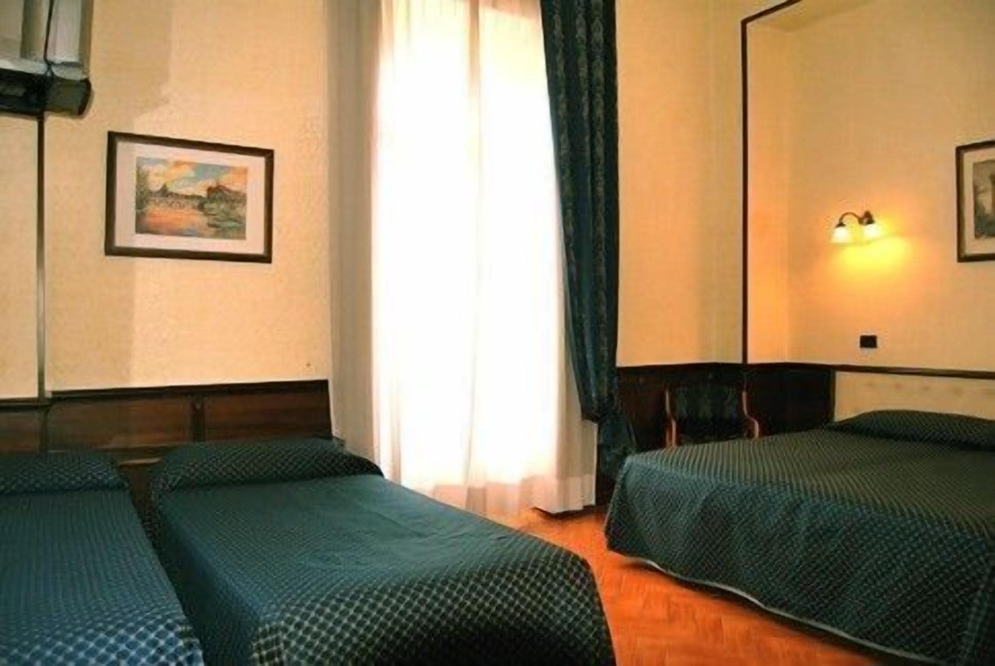 ROOM, TRIPLE