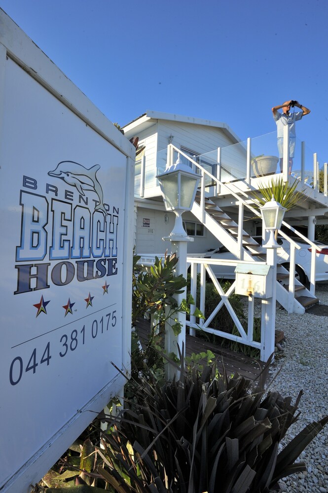 Brenton Beach House 5/50