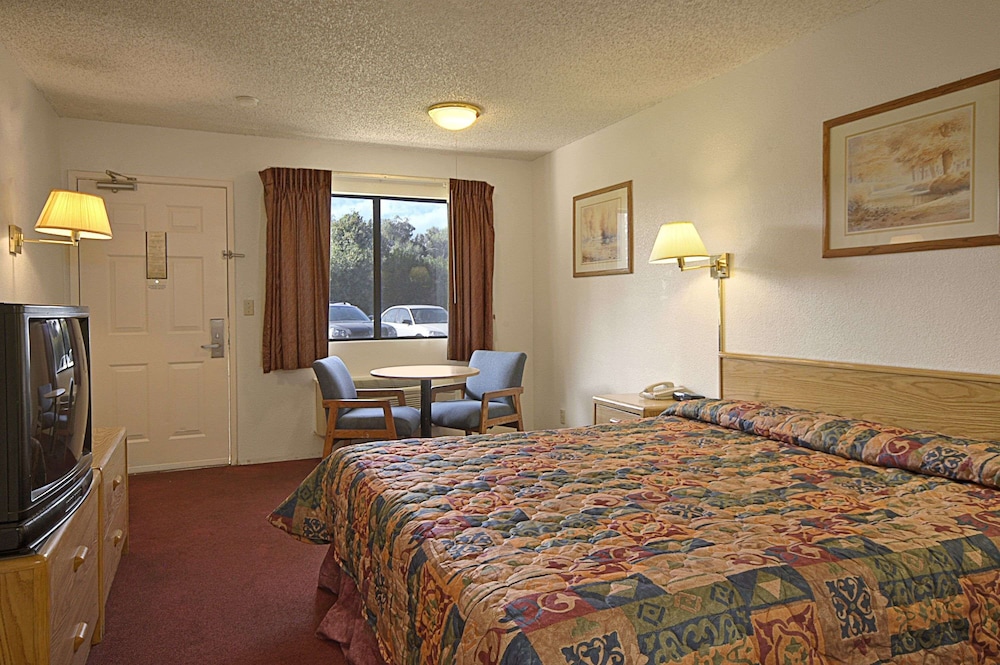 Days Inn By Wyndham Fresno South 6/38