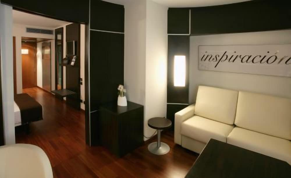 Europa Hotel 25/25