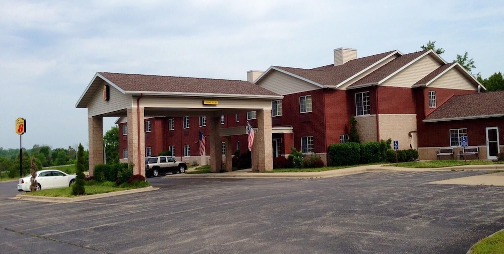 Super 8 by Wyndham Ava MO 2/24