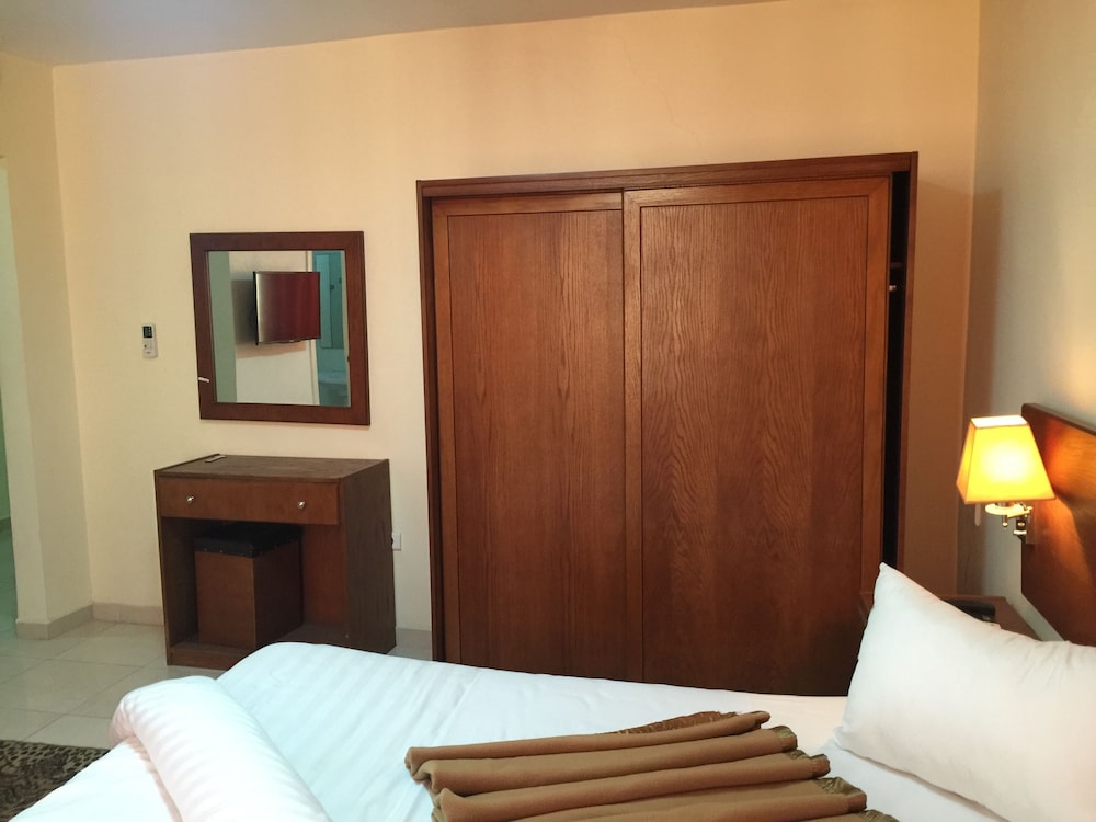 ZAINA PLAZA HOTEL 9/53