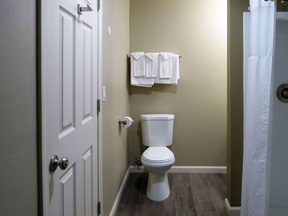 Rodeway Inn and Suites Ontario 17/45