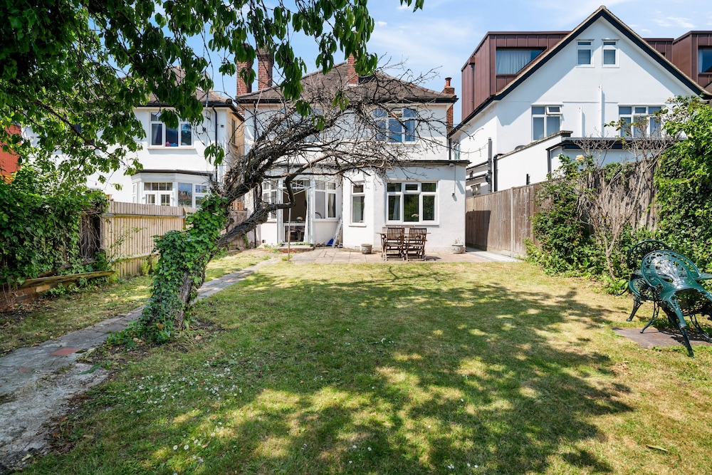 Wimbledon Holiday Lets 44/50