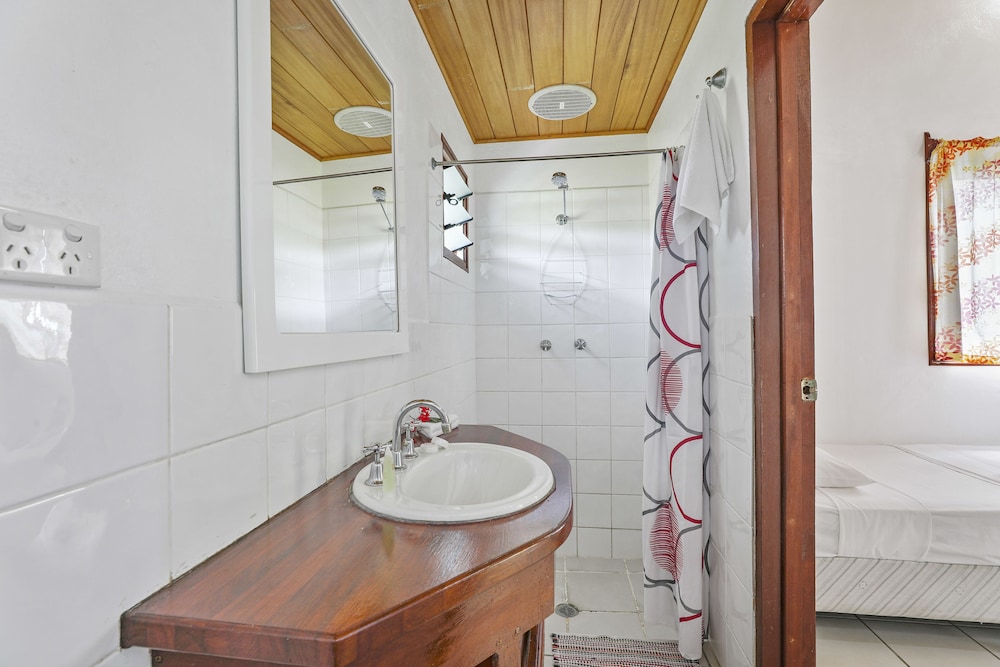 Beachfront Resort 48/50