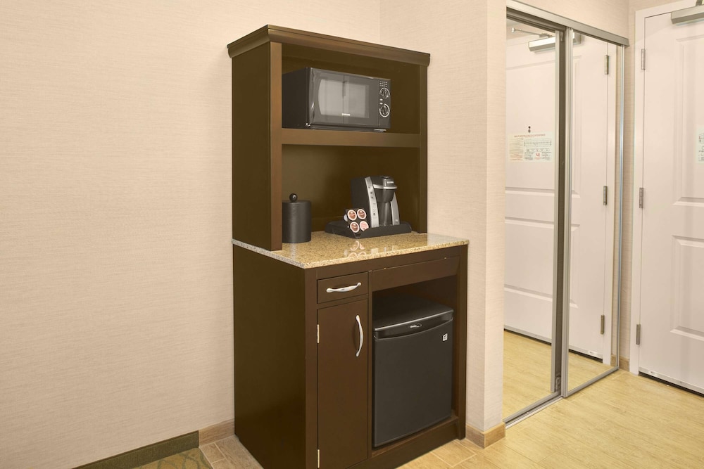 Hilton Garden Inn Akron 24/77