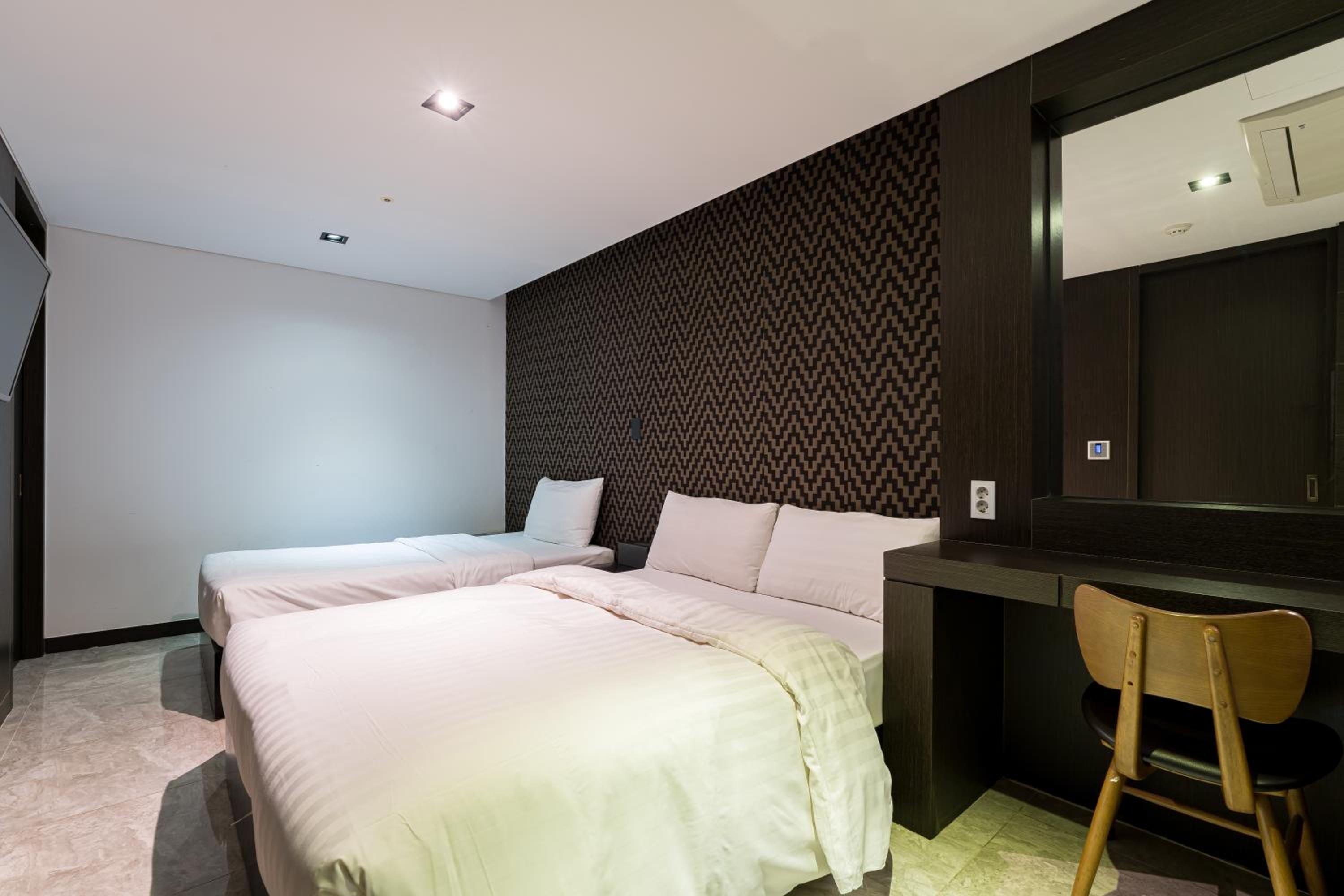 جناح بريميير، Brown Dot Hotel Incheon Songdo 2/6