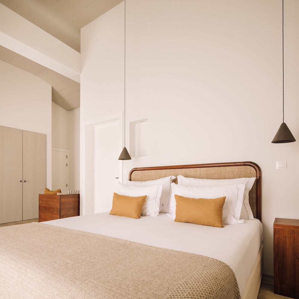 White Exclusive Suites And Villas 8/38