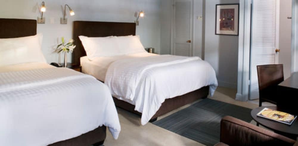 DELUXE, 2 QUEEN BEDS, KITCHENETTE