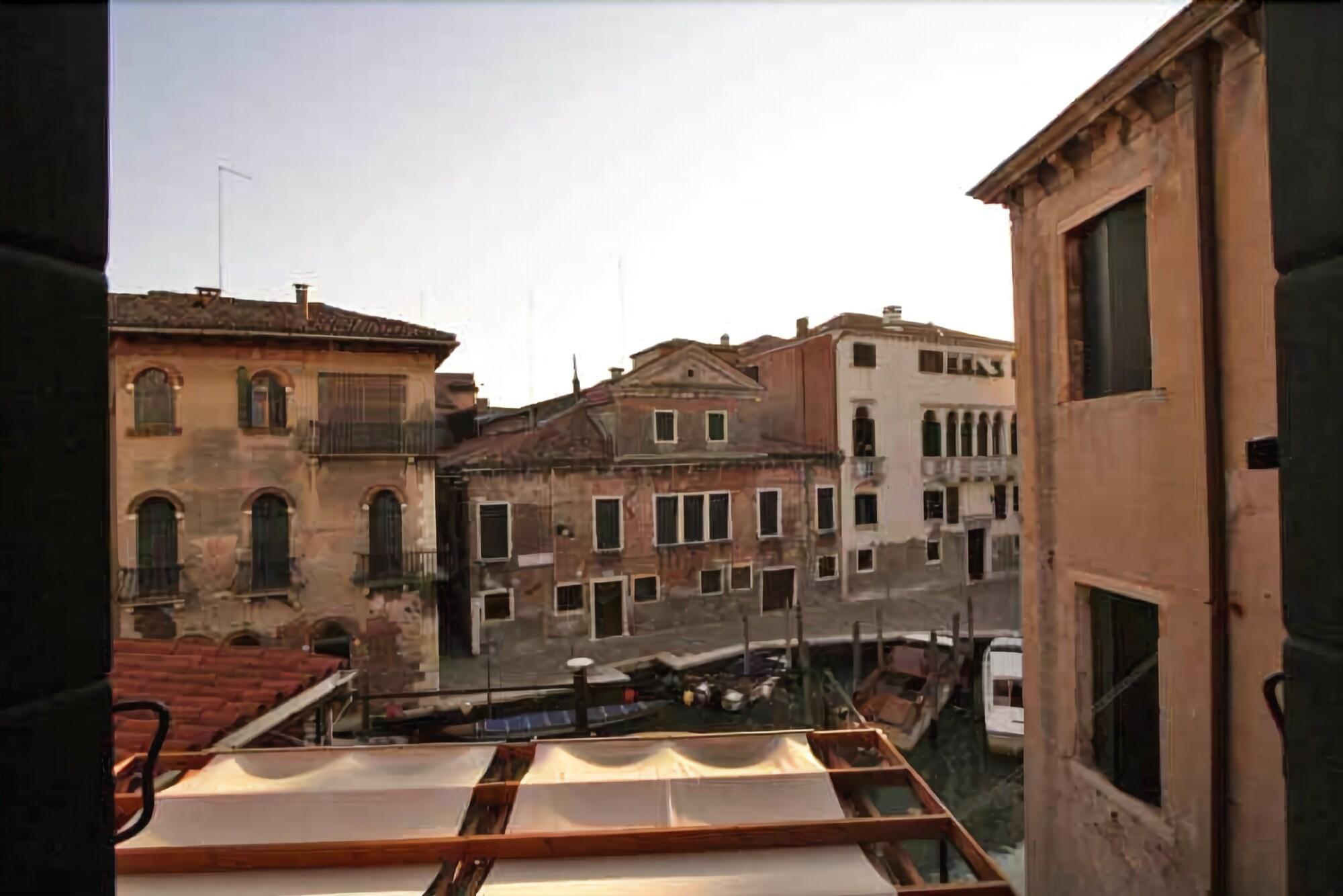 Hotel Dalla Mora 24/26