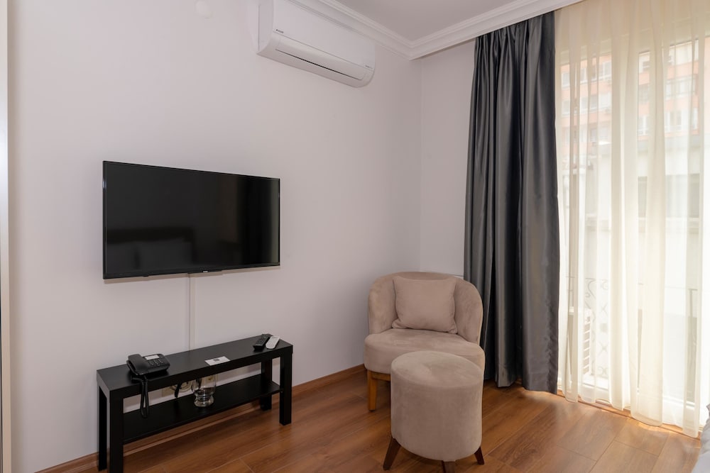 Joy Suites Hotel 47/69