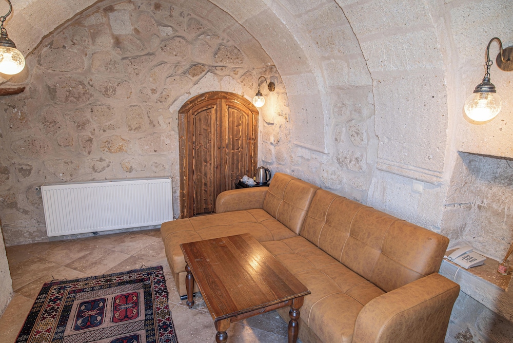 Elegance Cave Suites 7/47