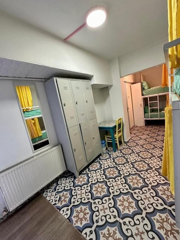 Rodin Hostel 33/44