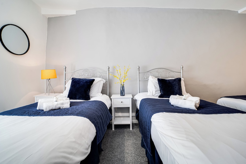 The Beaufort Hotel 6/34
