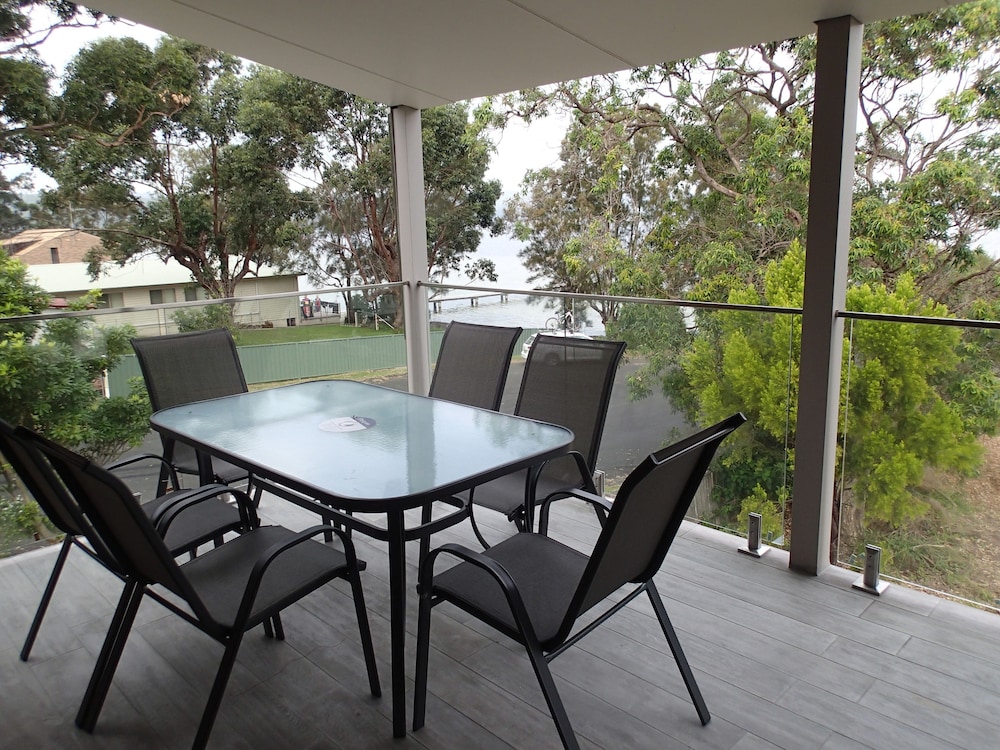 DUNGOWAN HOLIDAY ACCOMODATION 52/75