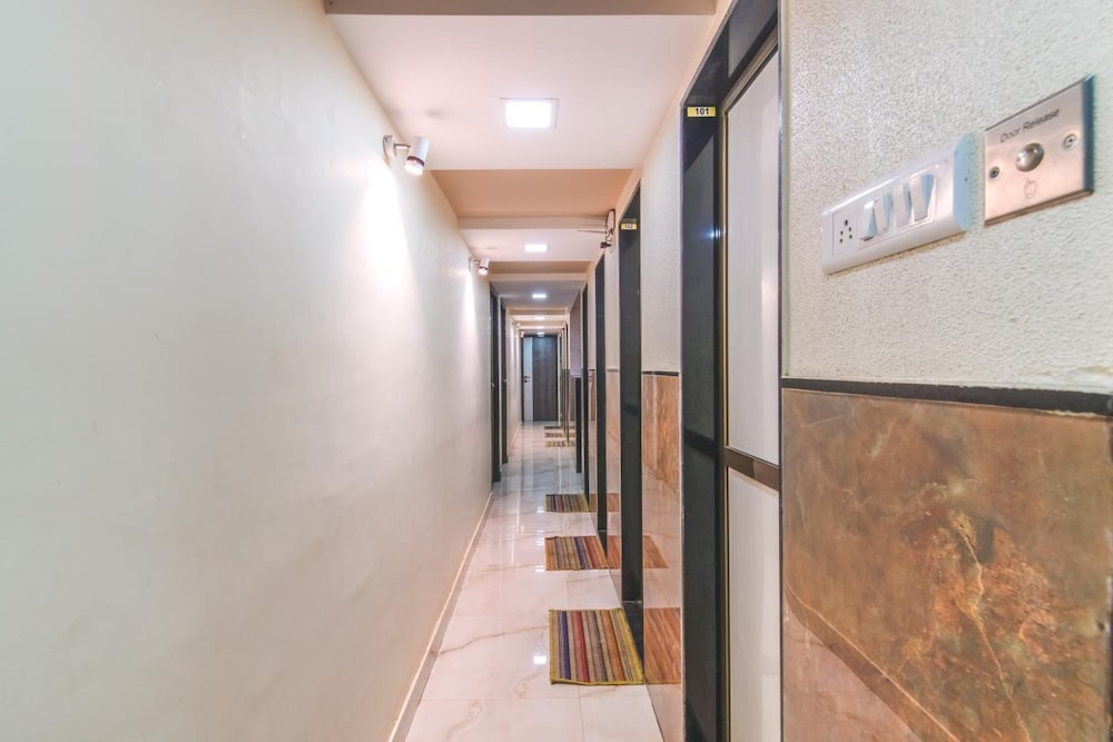 Hotel Nest Inn Malad 38/44