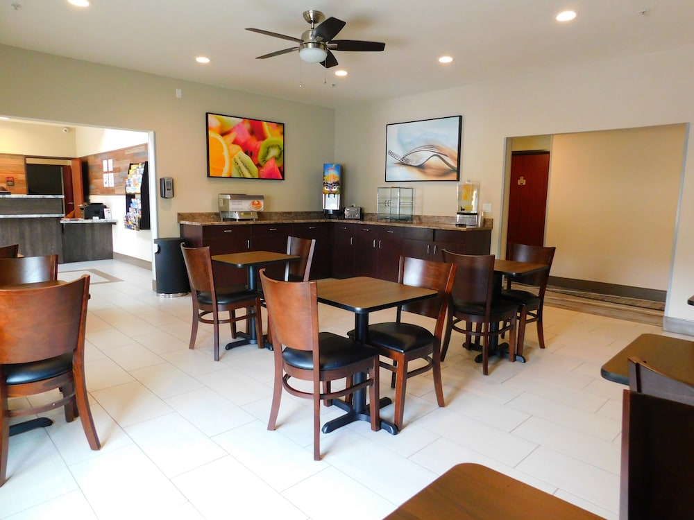 Island Suites 33/50