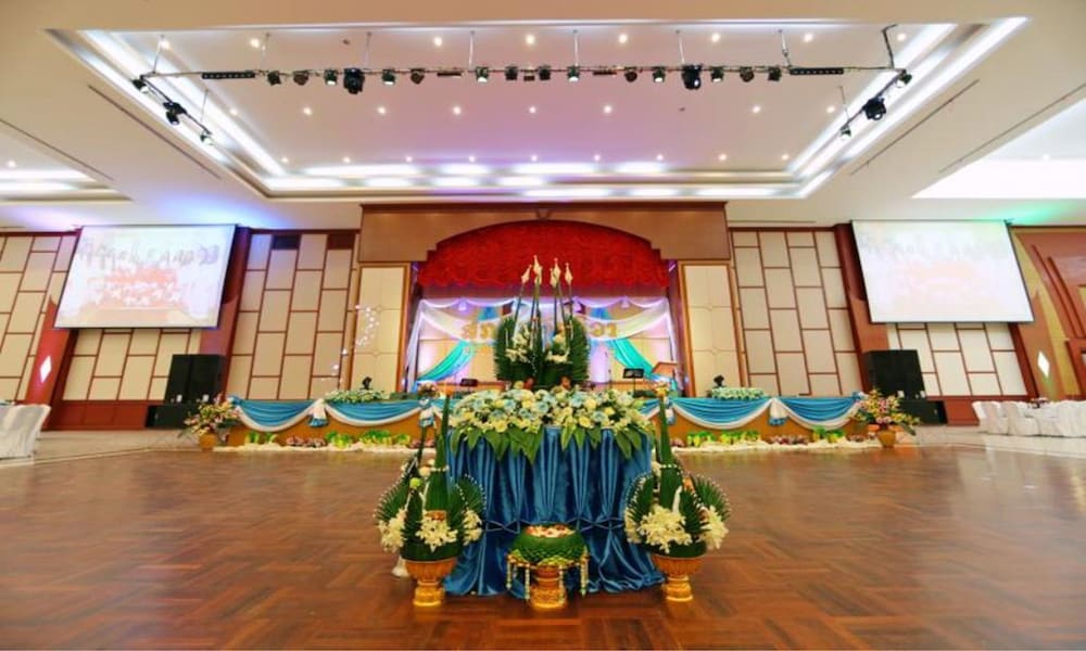 Arawan Riverside Hotel 45/65