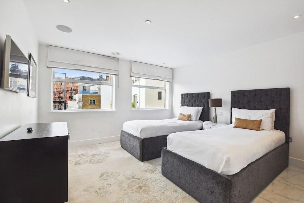 Buckingham Palace Residences by Aeria Apartments 6/45