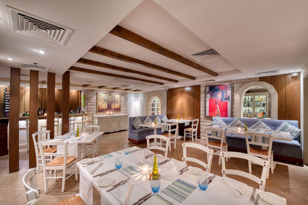 Majestic City Retreat Hotel 54/70