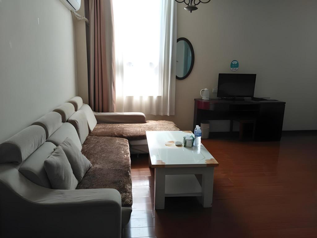 GreenTree Inn Qingdao Jiaozhou Sanlihe Park Express Hotel 34/40