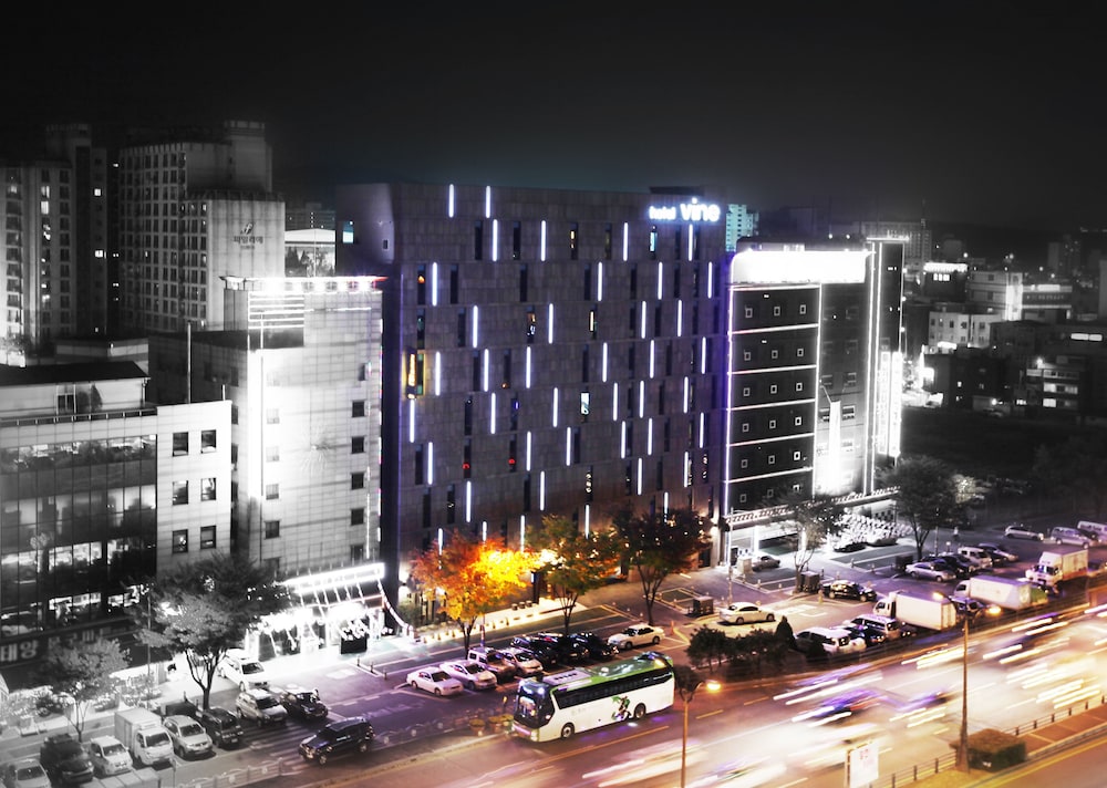 Vine Hotel 1/50