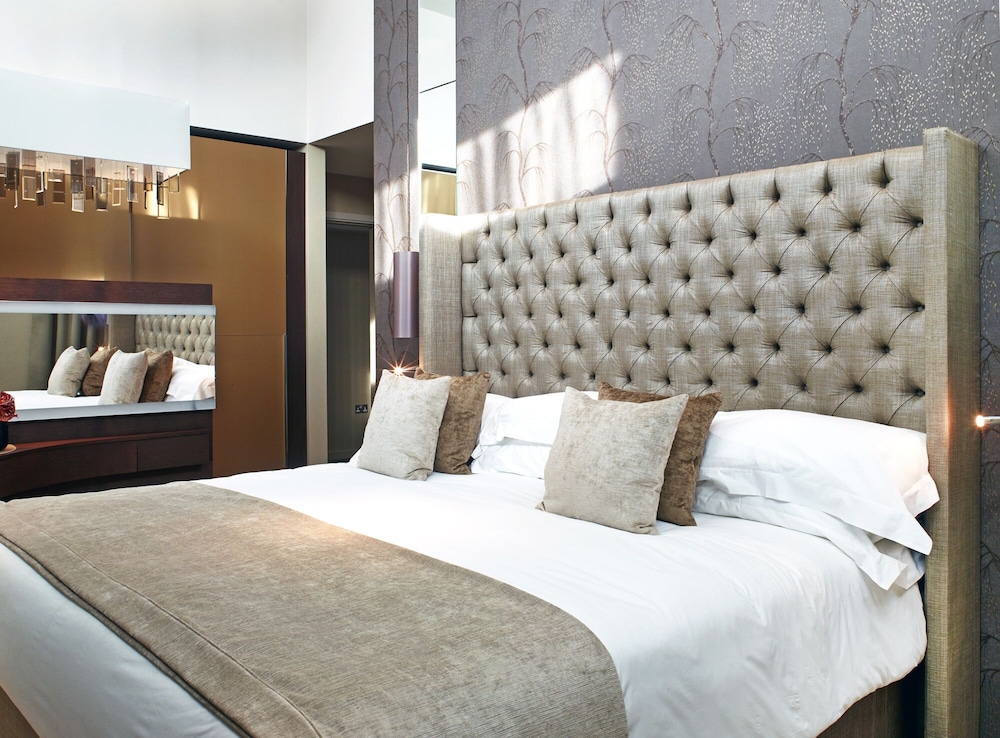 Cheval Three Quays 18/56