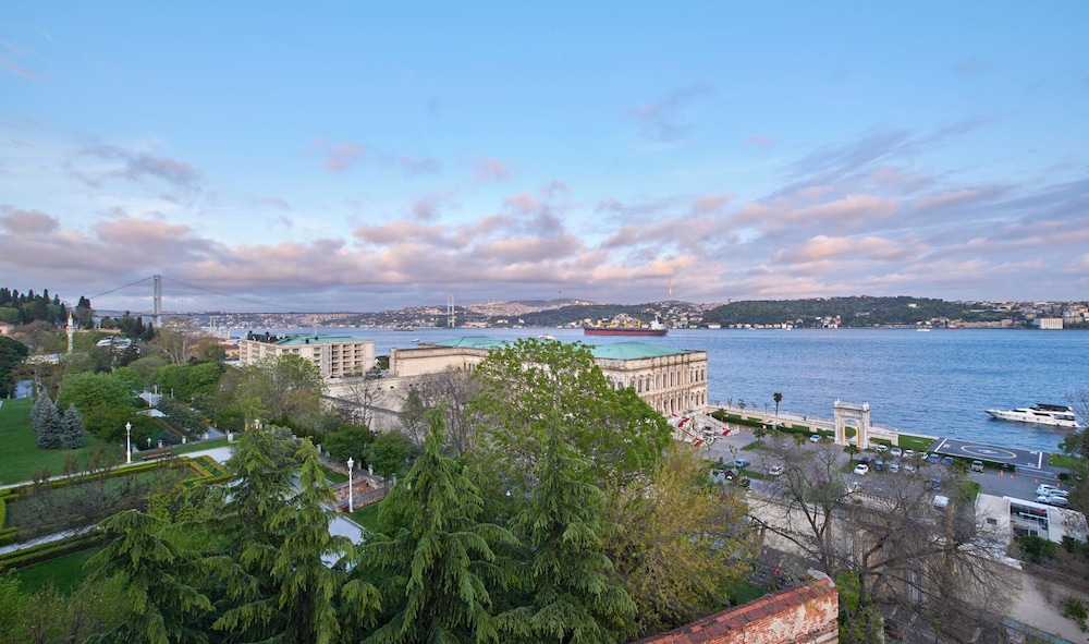 Ciragan Hotel Bosphorus Istanbul 62/68