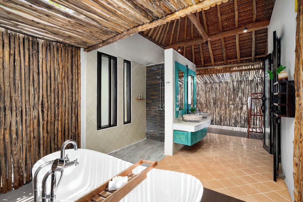 Swimming pool-spa