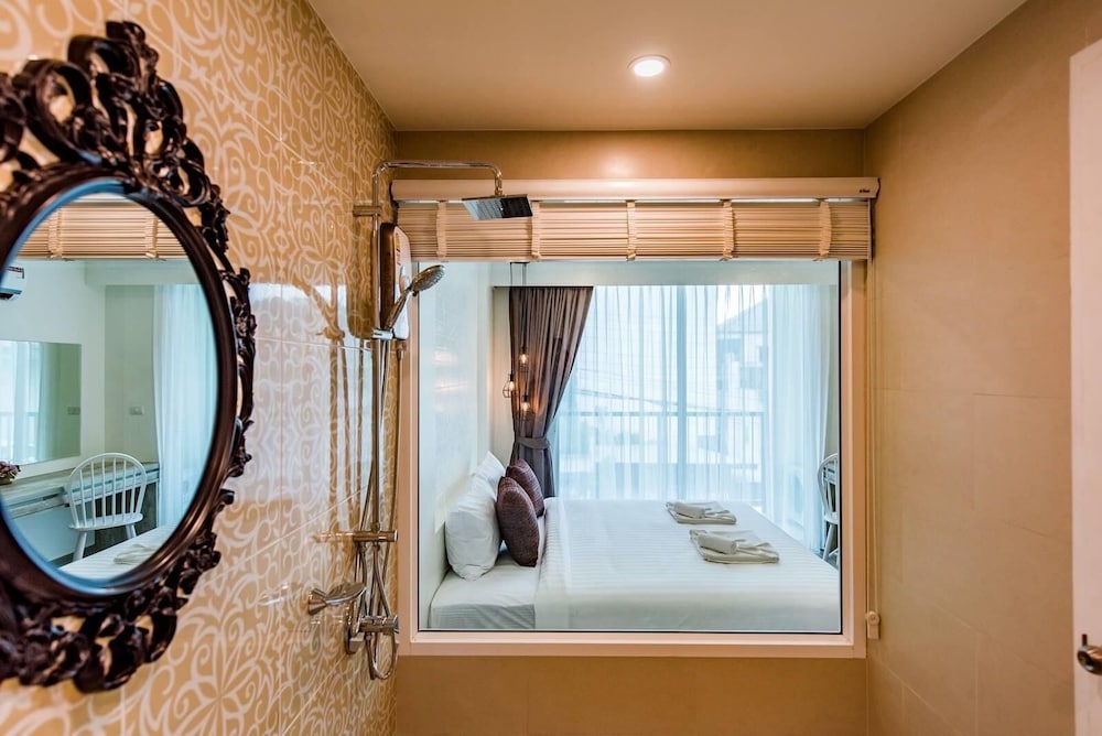 Elite, Suite, Double Bed, Sofa, Lullabella Hotel 6/6