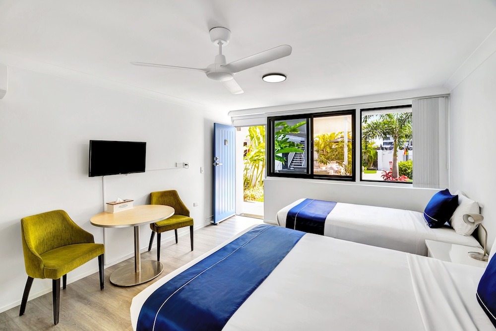 Montego Mermaid Beach Motel 29/69