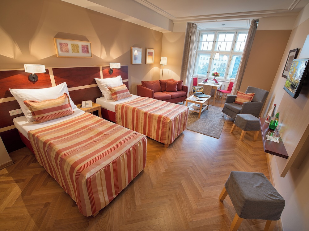 EA Hotel Julis 15/49