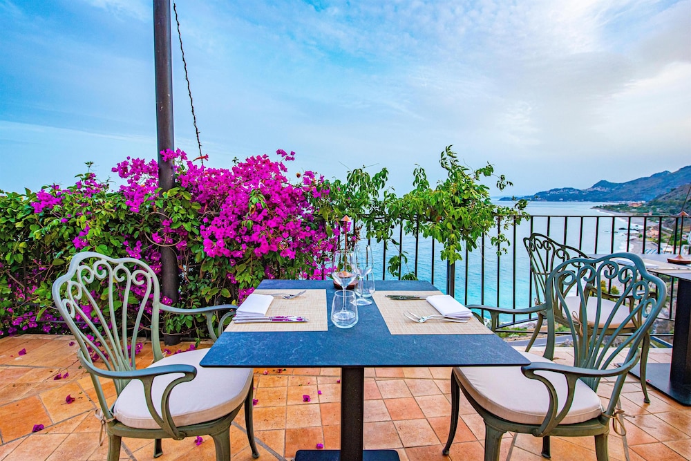 Baia Taormina Hotel 40/50