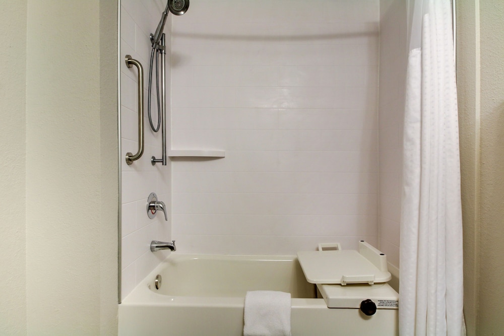 Holiday Inn Express Hotel Suites Live Oak 20/71