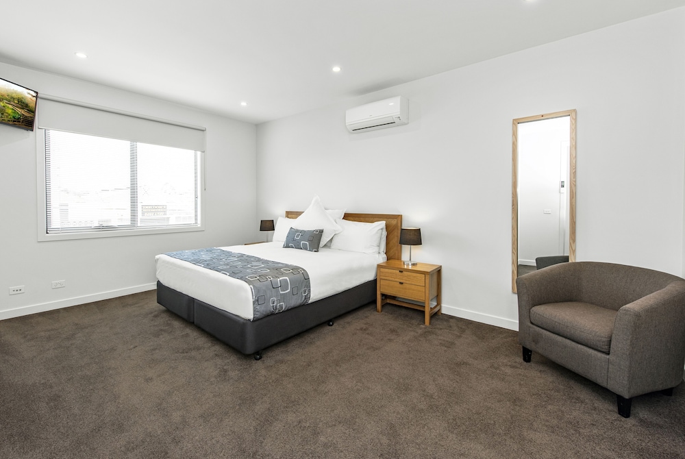 Fawkner Suites Serviced Apartments 21/64