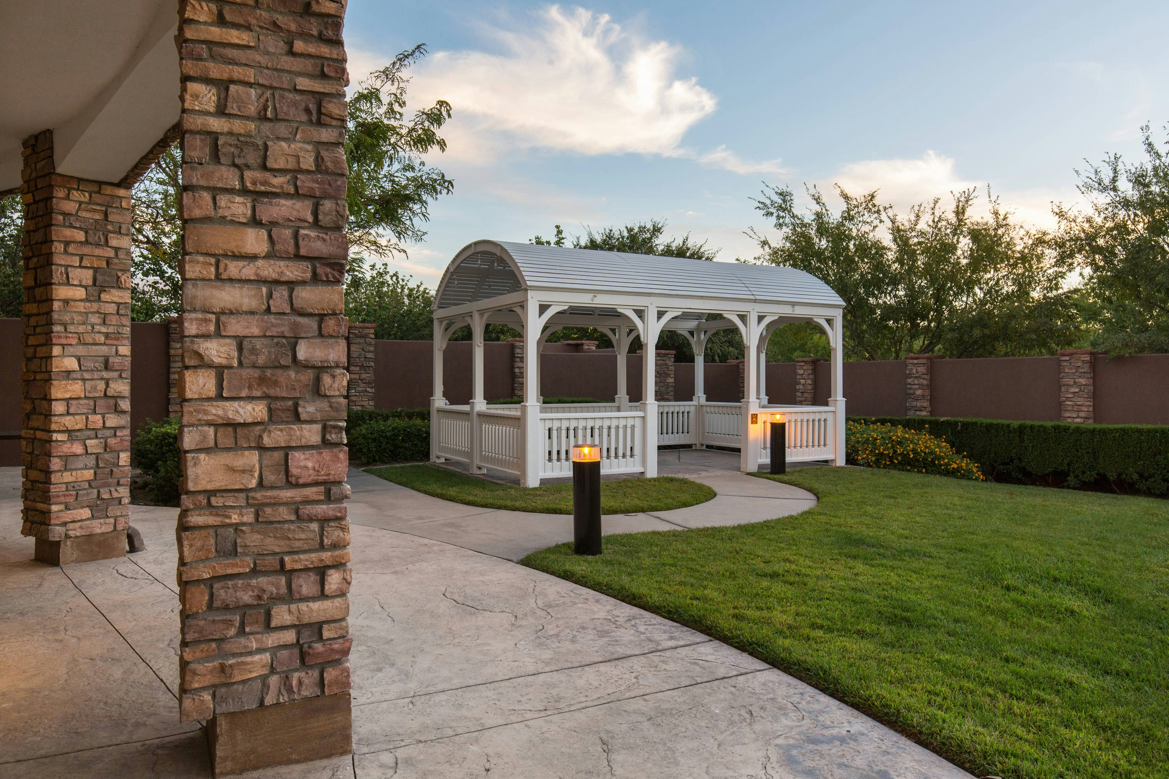 Courtyard Ontario Rancho Cucamonga 23/27