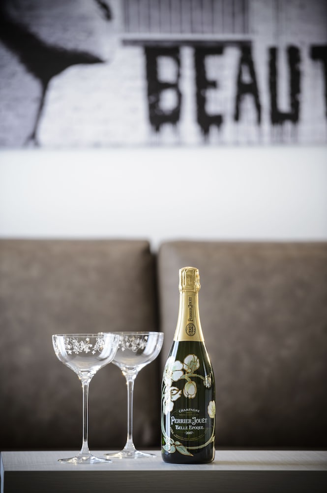 Bella Hotel & Restaurant 21/55