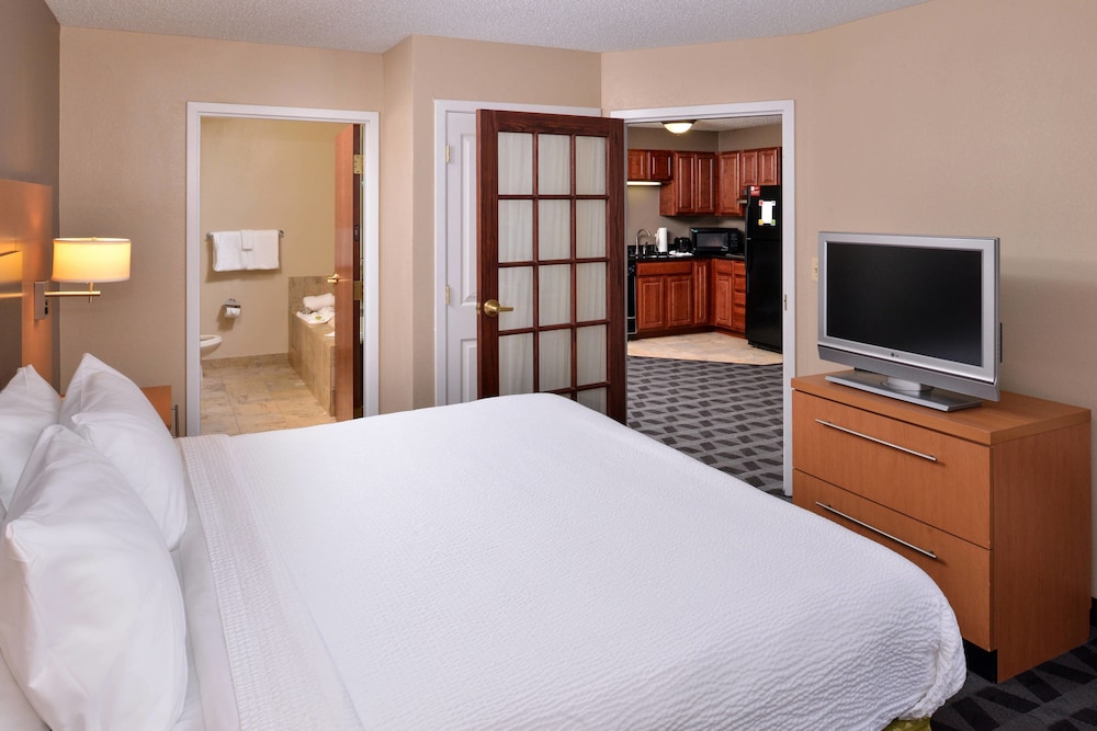 TownePlace Suites Detroit Warren 17/63