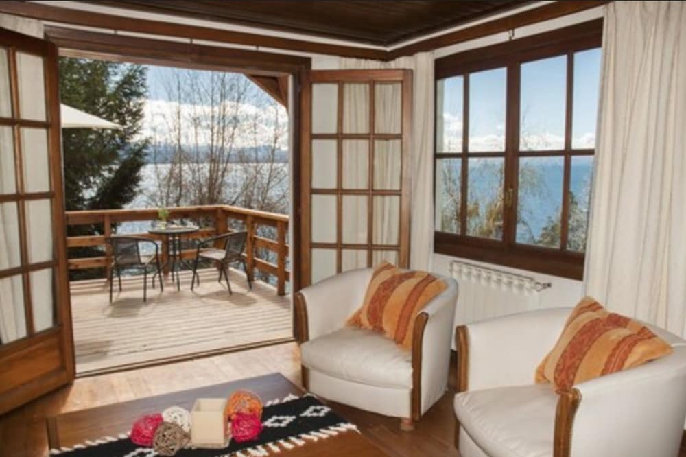 PAILAHUE LODGE & CABANAS 33/80