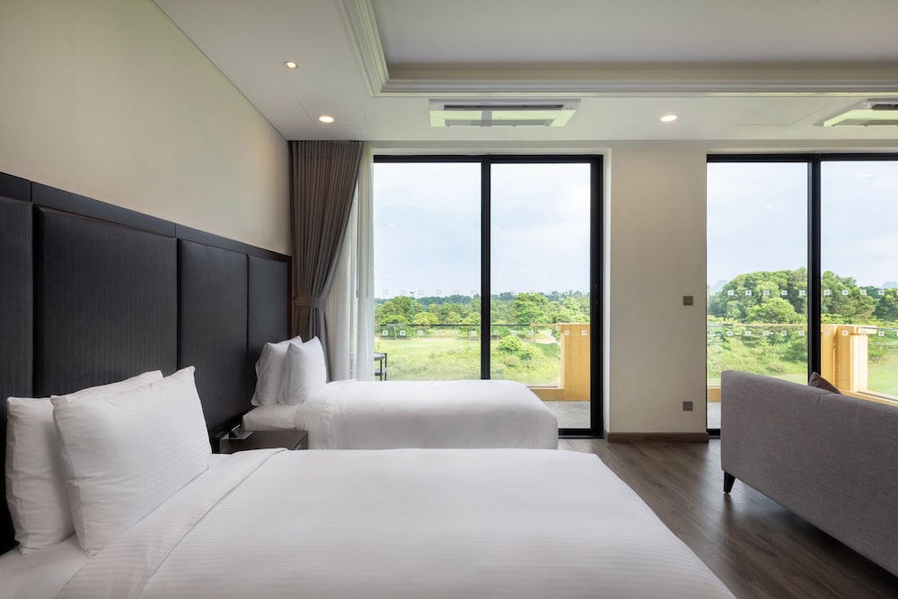 RESORT, DELUXE, TWIN BEDS