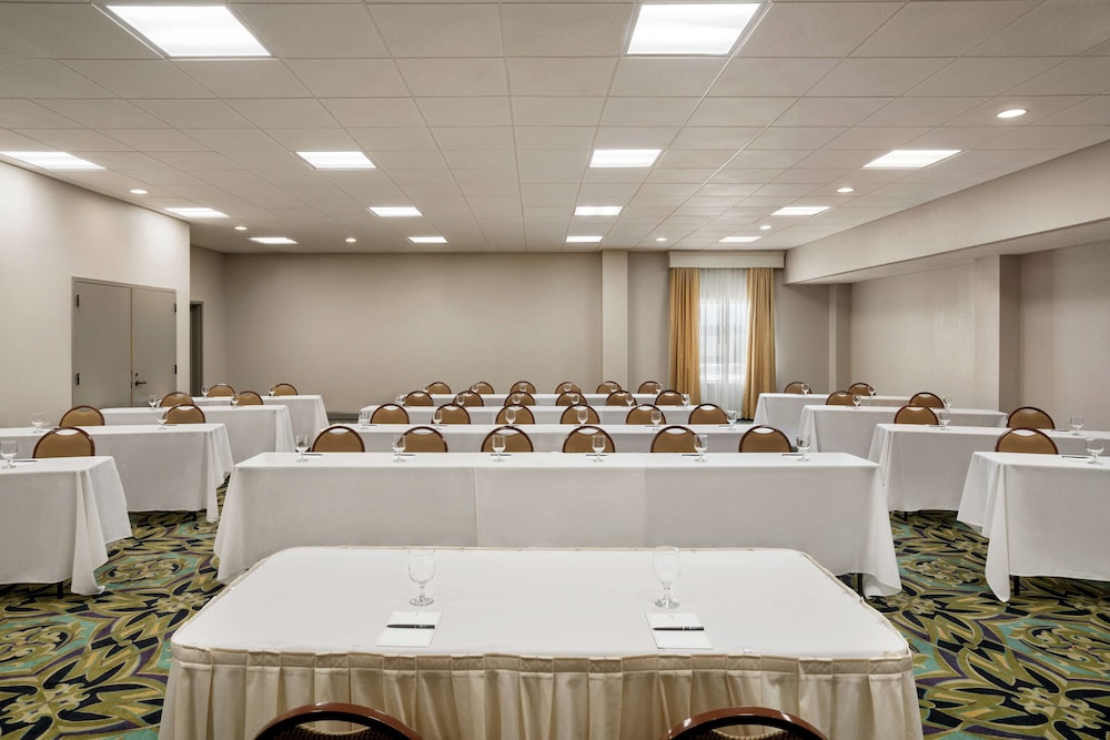 Embassy Suites Brunswick 51/55