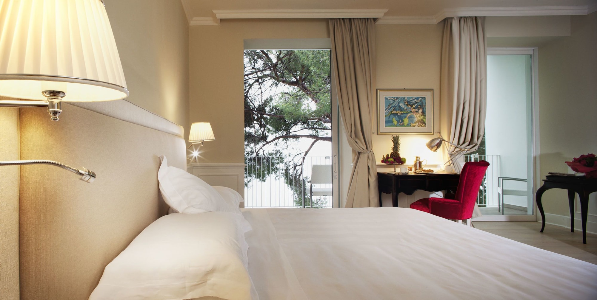 DELUXE, DOUBLE BED