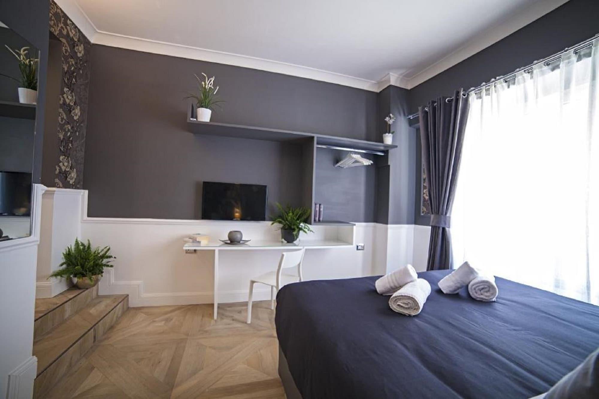 Vatican Luxury Suite 7/26
