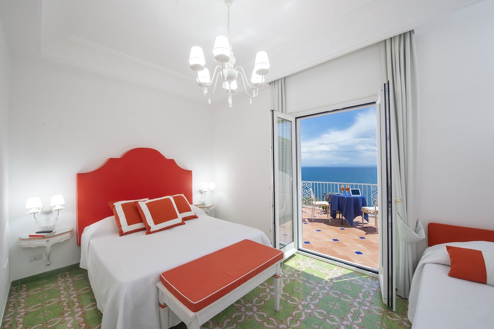 SUPERIOR, TRIPLE, SEA VIEW, BALCONY