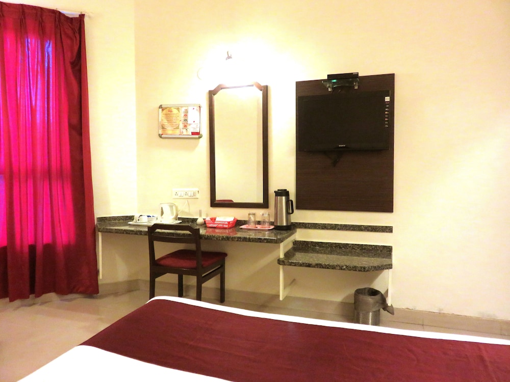 Hotel Ashish Plaza 29/30