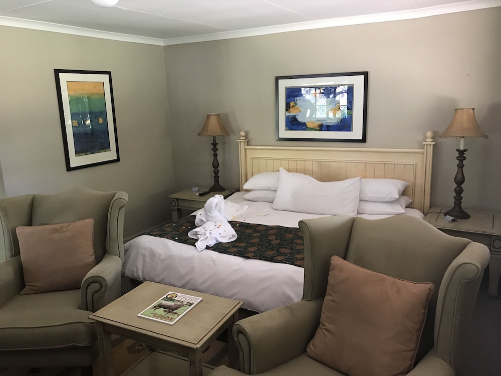 Shangri-La Country Hotel 31/50