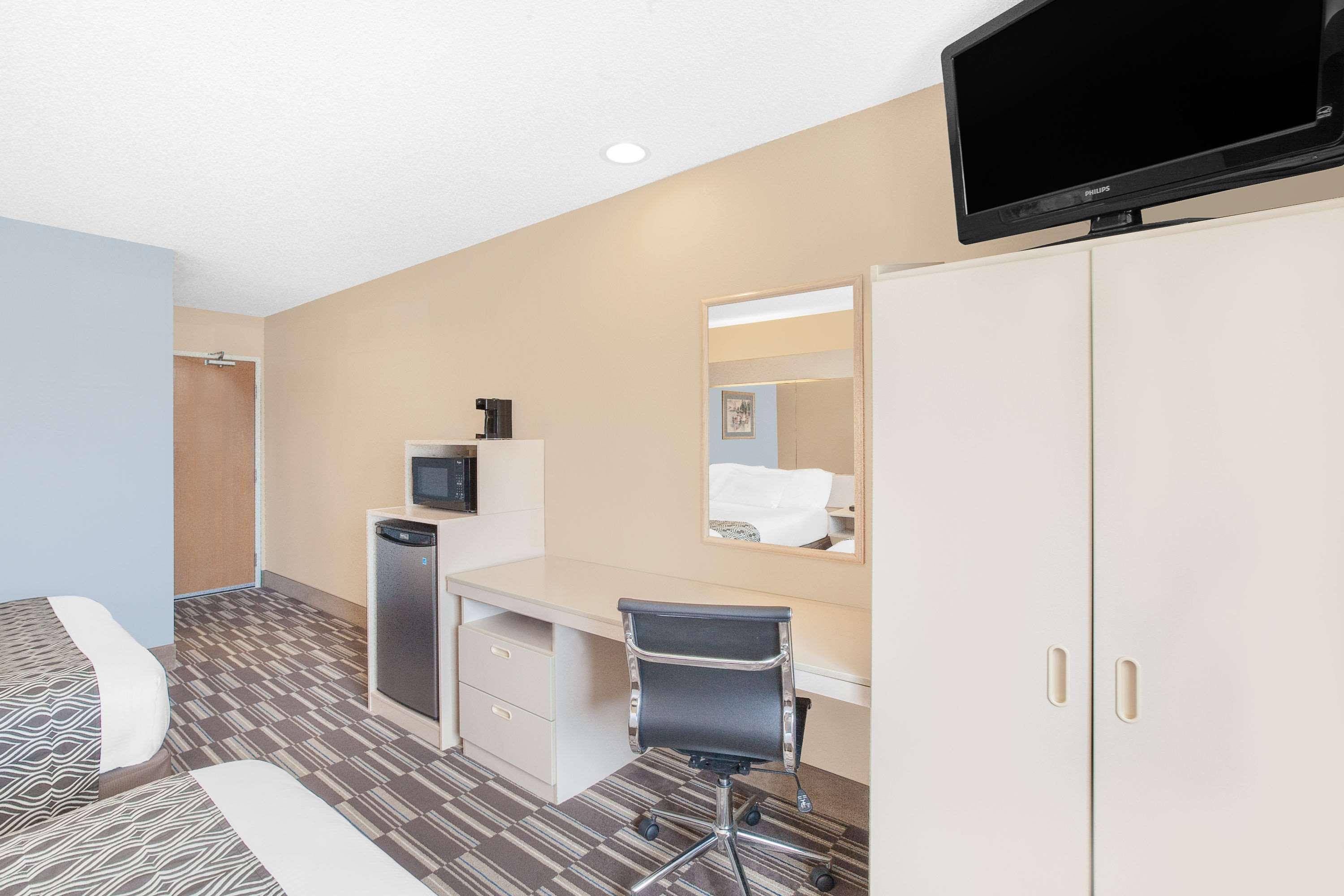 Microtel Inn & Suites By Wyndham Clear Lake 23/25