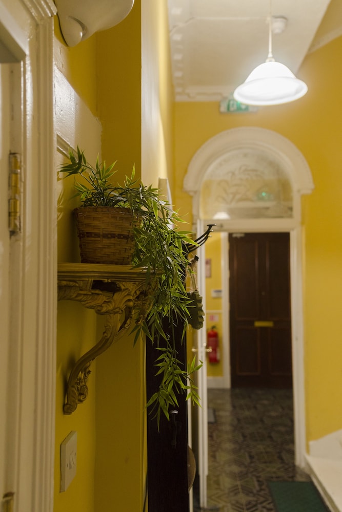 16 PILRIG GUEST HOUSE 46/60